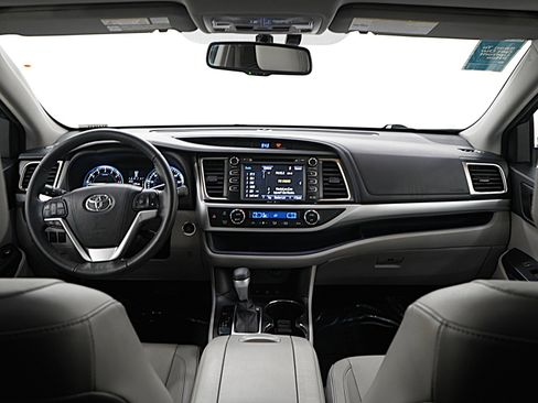 Used 2015 Toyota Highlander XLE image 13