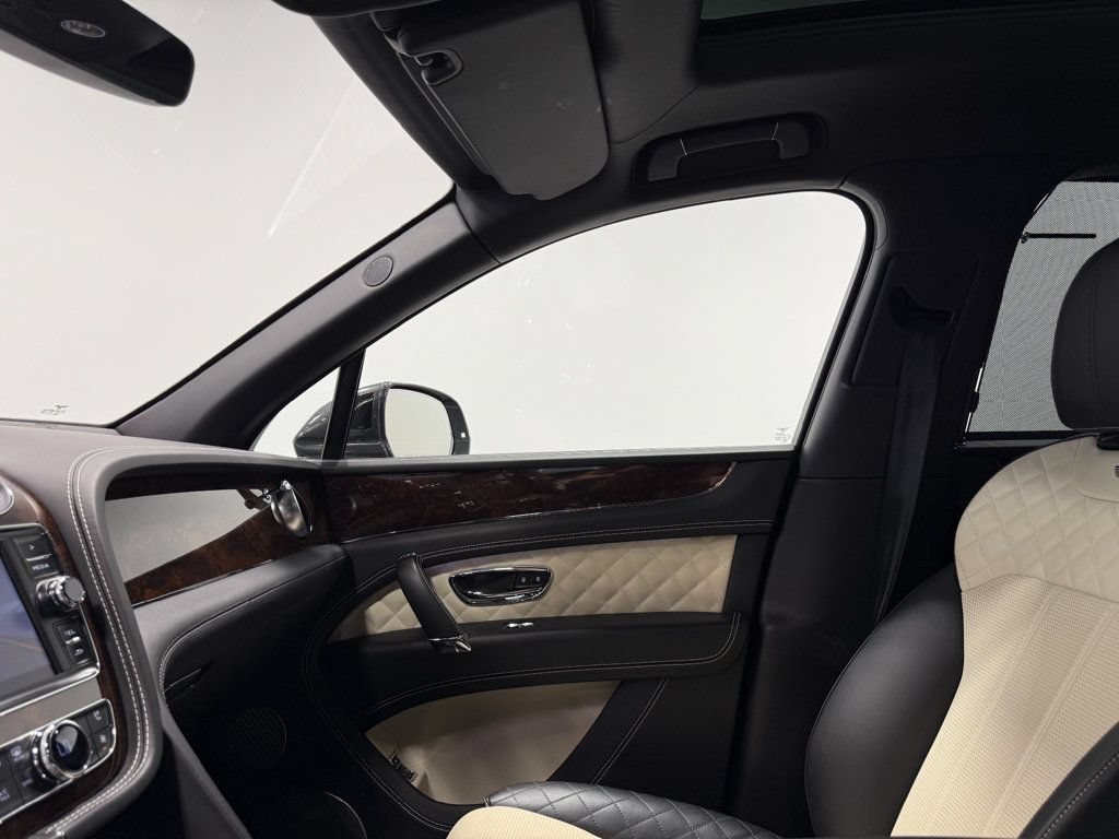 Used 2018 Bentley Bentayga Activity AWD/4WD image 27