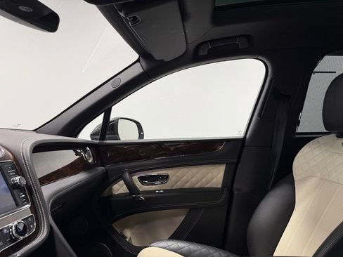 Used 2018 Bentley Bentayga Activity AWD/4WD image 27