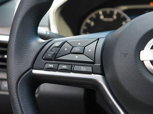 Used 2025 Nissan Altima 2.5 SV FWD image 18