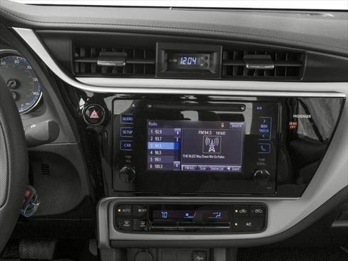 Used 2017 Toyota Corolla LE w/ Carpet Mat Package (TMS) FWD image 40