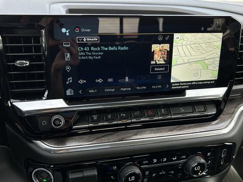 Used 2025 Chevrolet Silverado 2500 LTZ w/ LTZ Convenience Package image 21