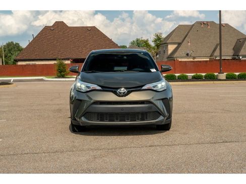 Used 2021 Toyota C-HR XLE FWD image 2