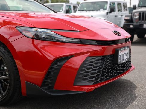Used 2026 Toyota Camry SE FWD image 7