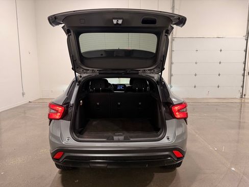 Used 2024 Chevrolet Trax RS w/ Driver Confidence Package FWD image 9