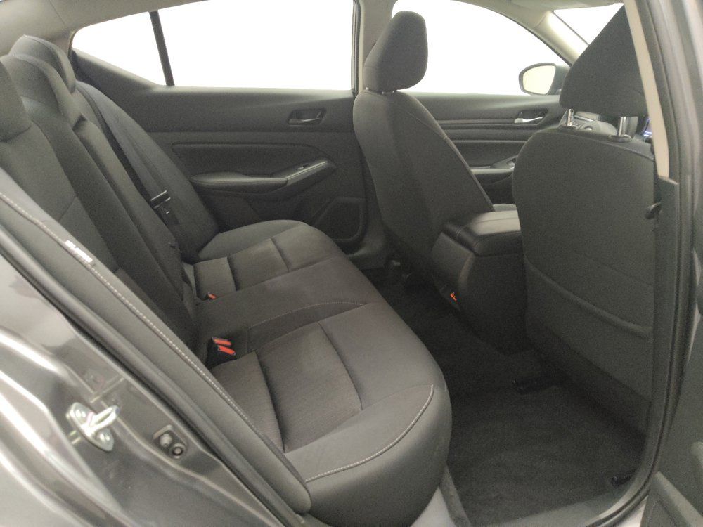 Used 2025 Nissan Altima 2.5 SV FWD image 19