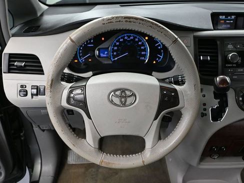 Used 2014 Toyota Sienna XLE image 24