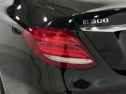 Used 2017 Mercedes-Benz E 300 4MATIC image 32