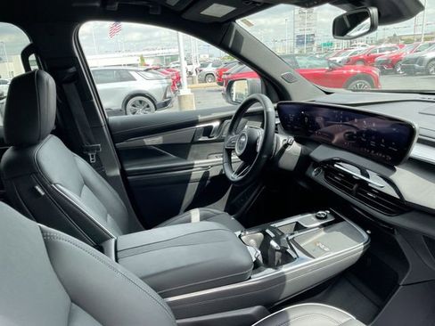 Used 2025 Buick Enclave Preferred image 17