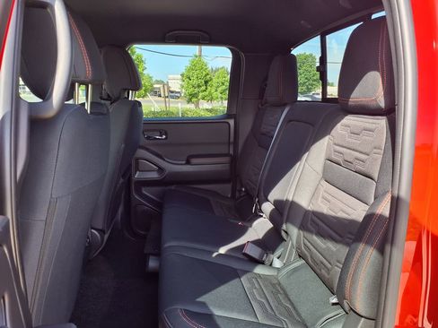 Used 2025 Nissan Frontier PRO-4X w/ Pro Convenience Package AWD/4WD image 17