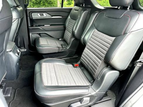 Used 2025 Ford Explorer ST-Line AWD/4WD image 18