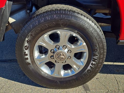 Used 2024 RAM 2500 Big Horn w/ Sport Appearance Package image 5