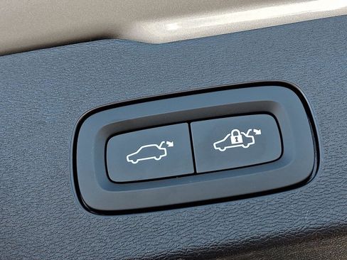 Used 2025 Volvo V60 B5 Cross Country Plus image 30