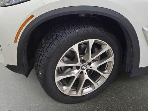 Used 2024 BMW X5 xDrive40i w/ Premium Package image 35