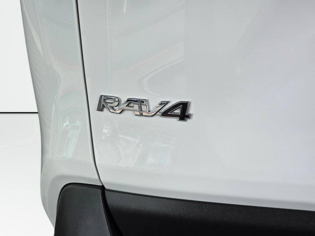 Used 2025 Toyota RAV4 XLE AWD/4WD image 14