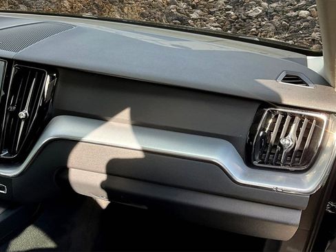 Used 2019 Volvo XC60 T6 Momentum w/ Multimedia Package image 15