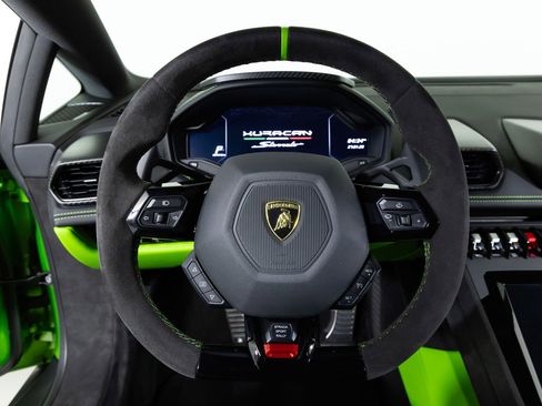 Used 2024 Lamborghini Huracan Sterrato image 23
