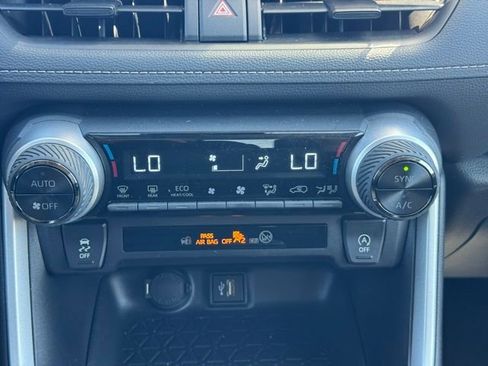 Used 2025 Toyota RAV4 XLE AWD/4WD image 24