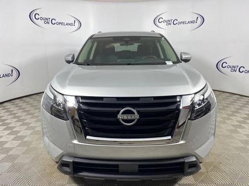 Used 2025 Nissan Pathfinder SV FWD image 10