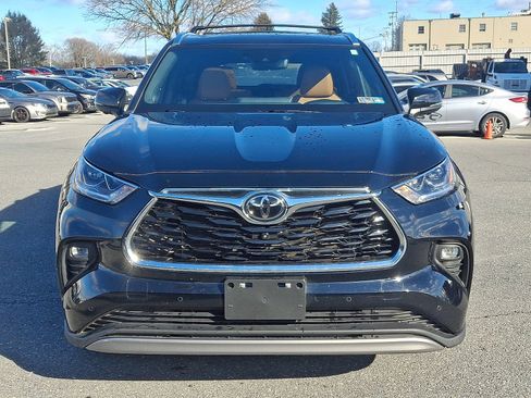Used 2023 Toyota Highlander Platinum image 2