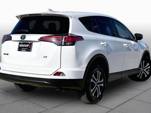 Used 2018 Toyota RAV4 LE FWD image 13