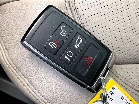 Used 2023 Land Rover Defender 130 SE AWD/4WD image 15