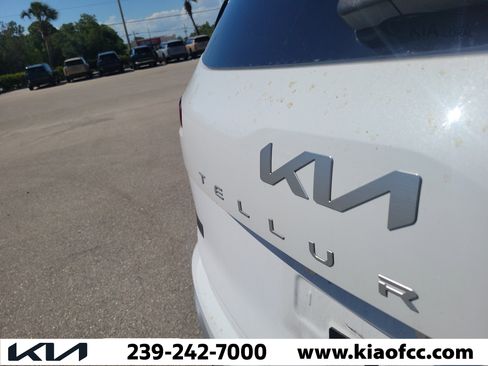 Certified 2024 Kia Telluride LX FWD image 9