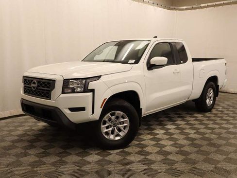 Used 2024 Nissan Frontier SV image 14