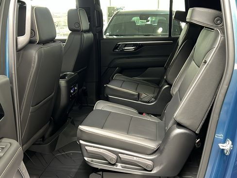 New 2026 Chevrolet Suburban Premier w/ Sun And Tow Package AWD/4WD image 13