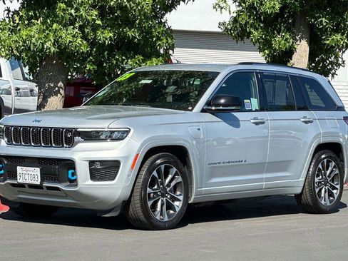 Used 2023 Jeep Grand Cherokee Overland w/ Advanced Protech Group III AWD/4WD image 8
