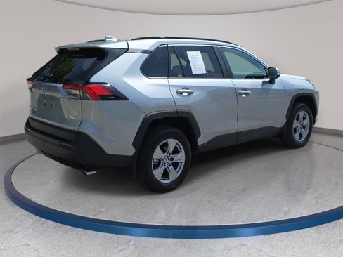 Used 2025 Toyota RAV4 XLE w/ Convenience Package image 5