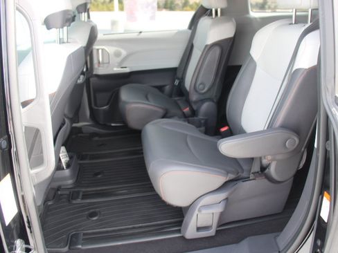 Used 2021 Toyota Sienna XSE w/ XSE Plus Package AWD/4WD image 13