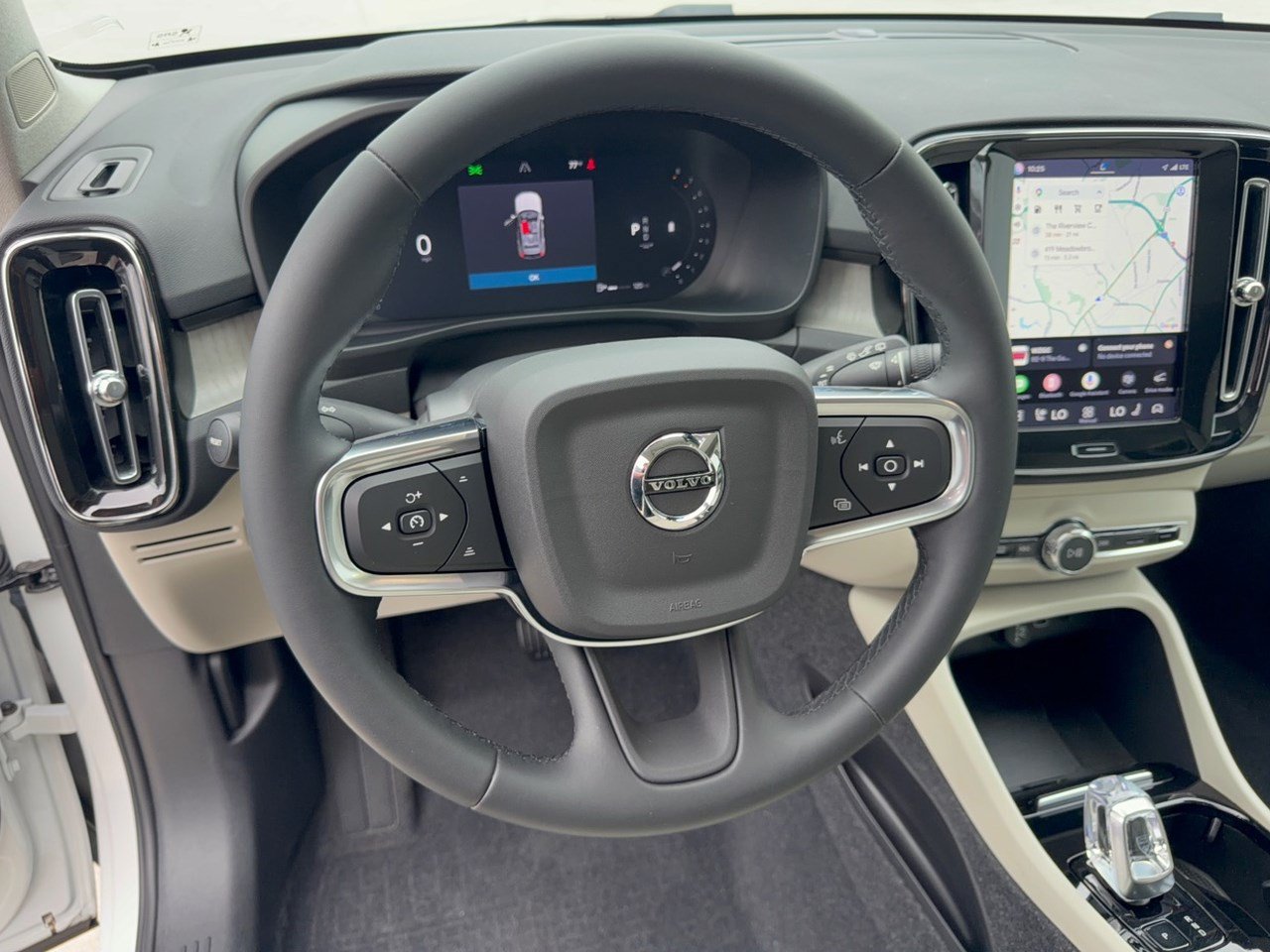 Used 2024 Volvo XC40 B5 Plus w/ Protection Package Premier AWD/4WD image 10
