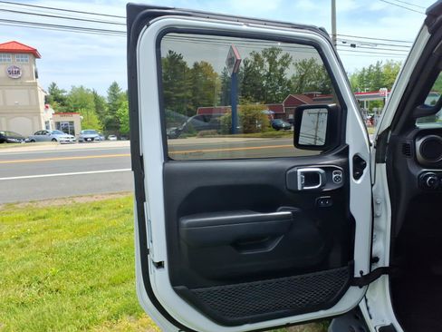 Used 2022 Jeep Wrangler Unlimited Sport AWD/4WD image 19