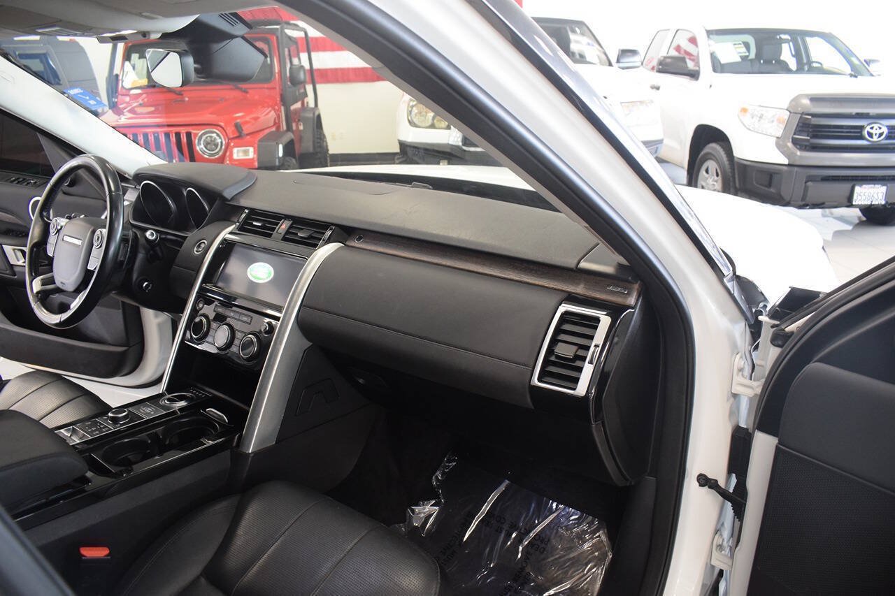 Used 2017 Land Rover Discovery HSE AWD/4WD image 24