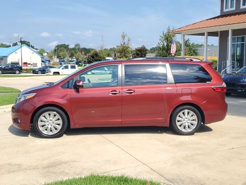 Used 2017 Toyota Sienna Limited Premium w/ Advanced Technology Package FWD image 2