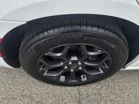 Used 2019 Chrysler 300 S w/ Safetytec Plus Group AWD/4WD image 38