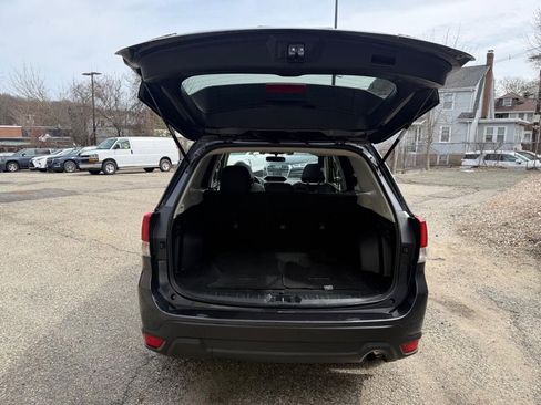 Used 2019 Subaru Forester Premium AWD/4WD image 6