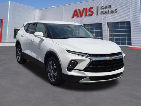 Used 2025 Chevrolet Blazer LT FWD image 3