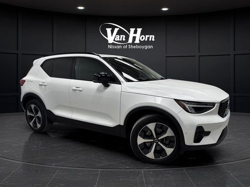 Used 2024 Volvo XC40 B5 Plus w/ Climate Package AWD/4WD image 1