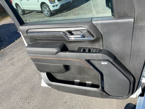Used 2025 GMC Sierra 3500 AT4 w/ AT4 Premium Plus Package AWD/4WD image 23