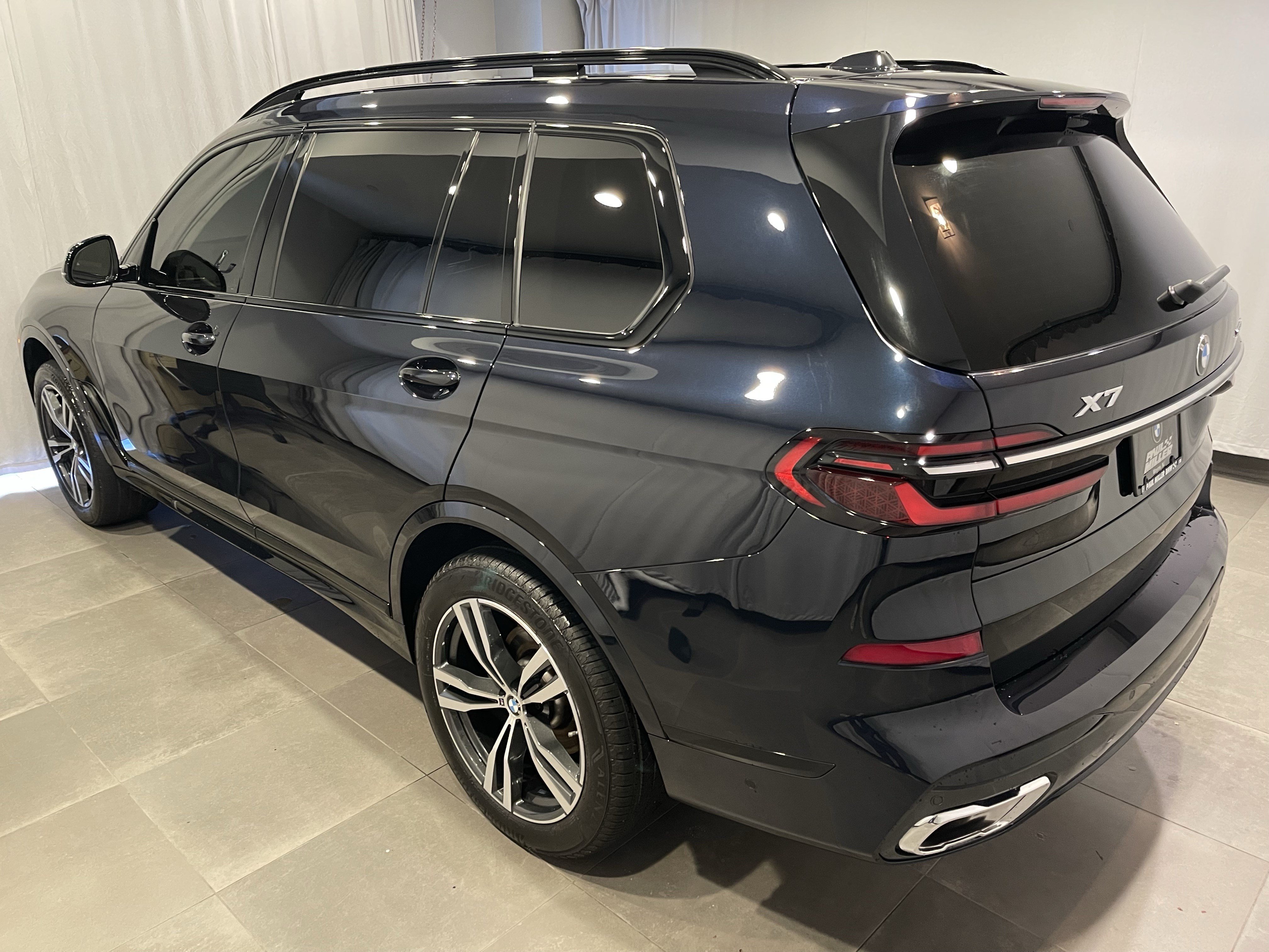 Used 2025 BMW X7 xDrive40i w/ M Sport Package AWD/4WD image 4