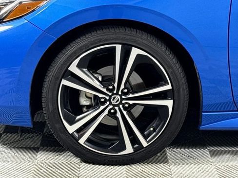 Used 2023 Nissan Sentra SR w/ SR Premium Package FWD image 12