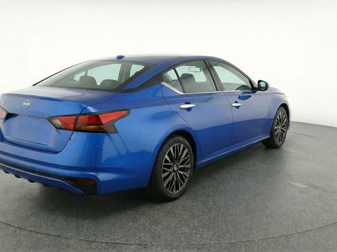 Used 2025 Nissan Altima 2.5 SV image 9