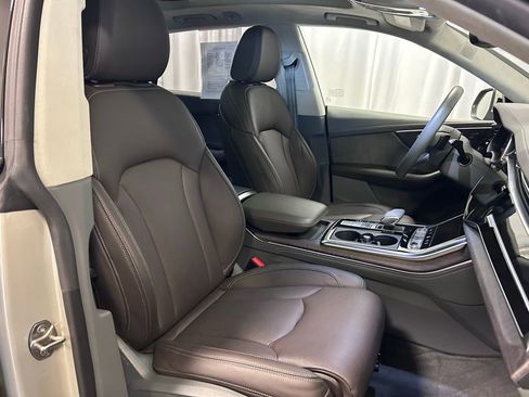 Used 2022 Audi Q8 Prestige AWD/4WD image 22