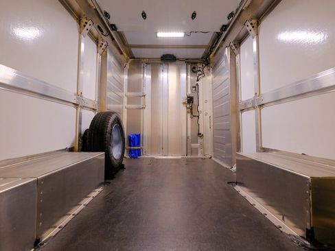 New 2025 Chevrolet Brightdrop 400 image 16