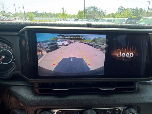 Used 2025 Jeep Wrangler Sport image 32