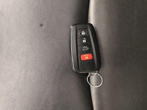 Used 2019 Toyota RAV4 XLE Premium FWD image 32