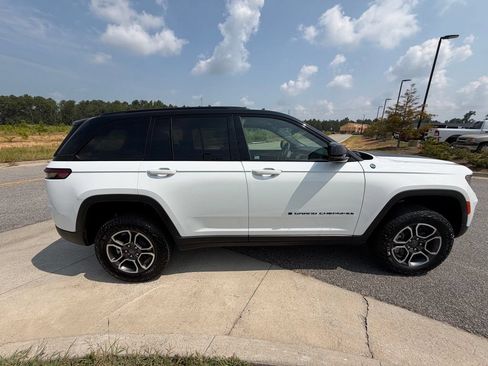 Used 2024 Jeep Grand Cherokee Trailhawk AWD/4WD image 18