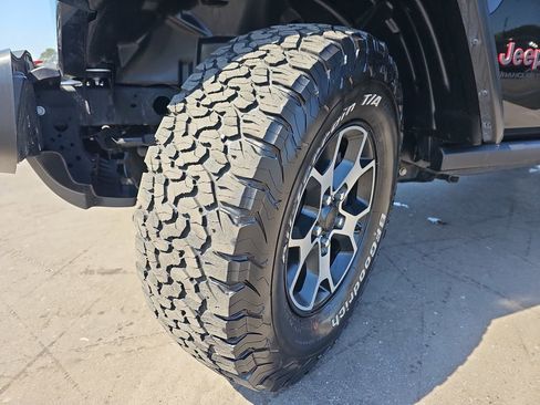 Used 2023 Jeep Wrangler Unlimited Rubicon w/ LED Lighting Group image 35